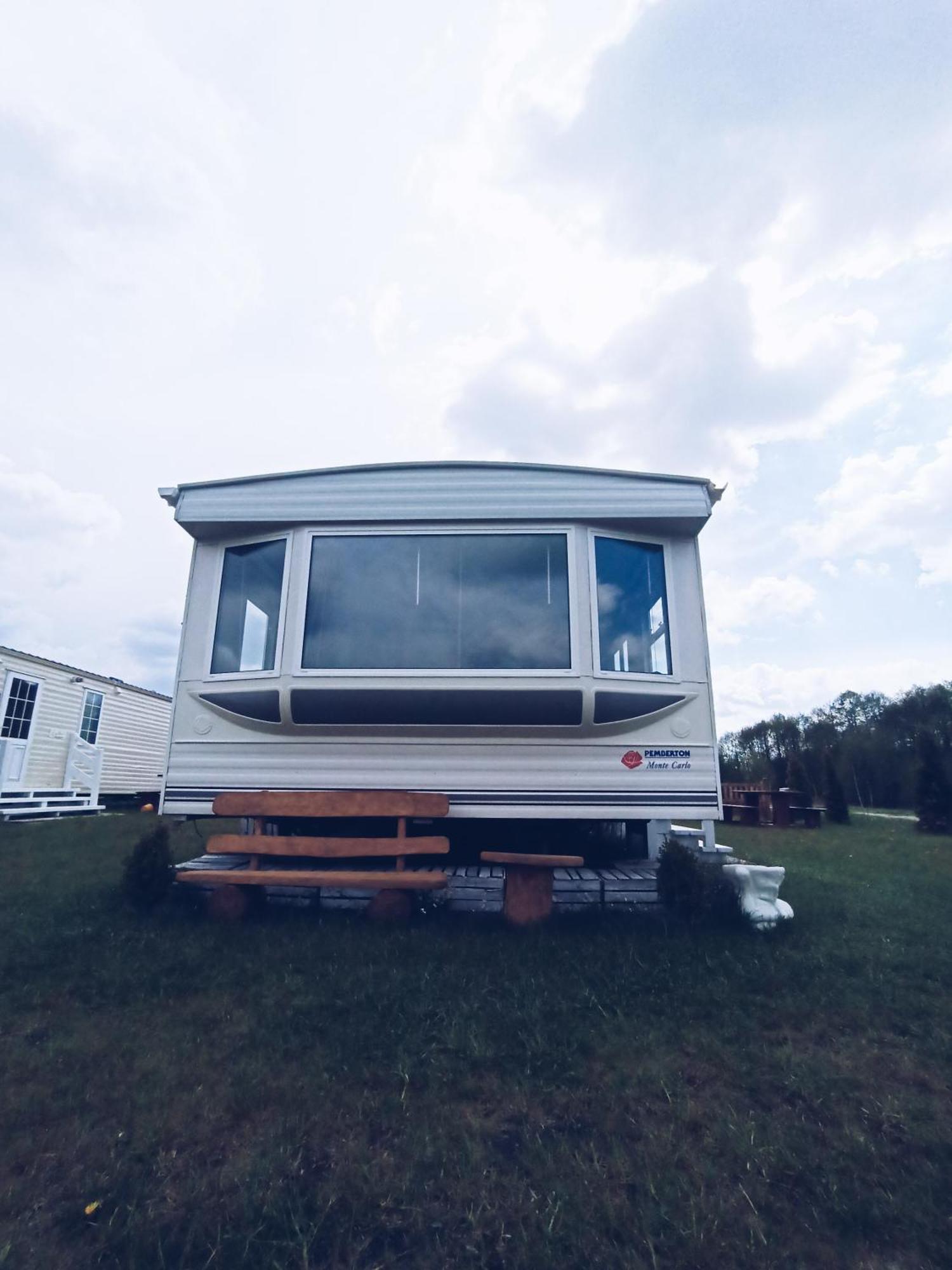 Lary Camping Homes - Domki Dabrowka ゴスティニン エクステリア 写真